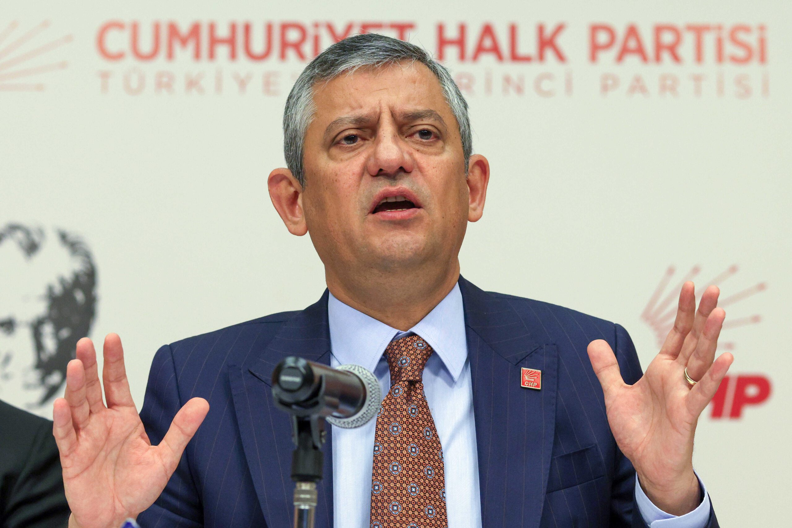 Özel’den Hakim ve Savcılara: Bu haysiyet cellatlarını unutursak şerefsiziz