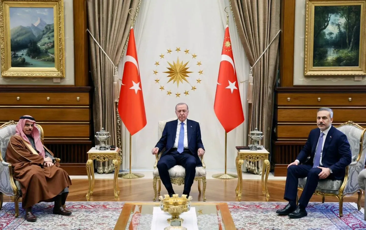 Suudi Arabistan ile Türkiye arasında diplomatik ve özel pasaport sahiplerine vize muafiyeti