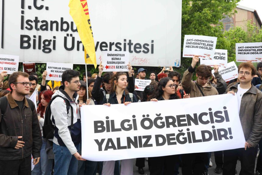 Kapatılan Bilgi Üniversitesi öğrencileri nöbette: Direneceğiz!