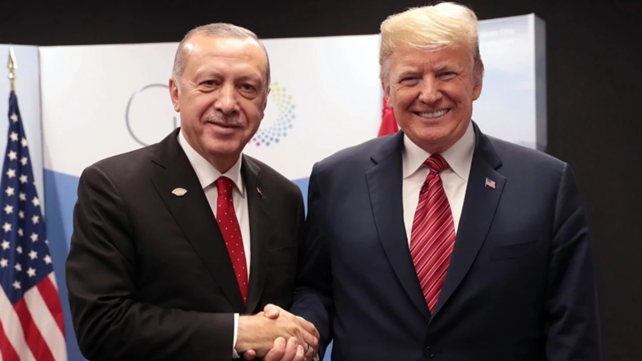 Trump, Erdoğan’ın kendisine “Dünyanın yüzyıllardır beklediği lider” dediğini iddia ettiği paylaşımı sildi