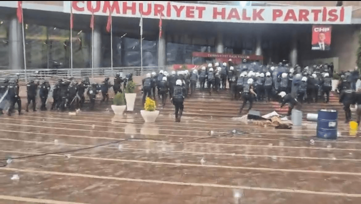 Dünya basını CHP’yi yazdı: Son yılların en dikkat çekici siyasi krizi